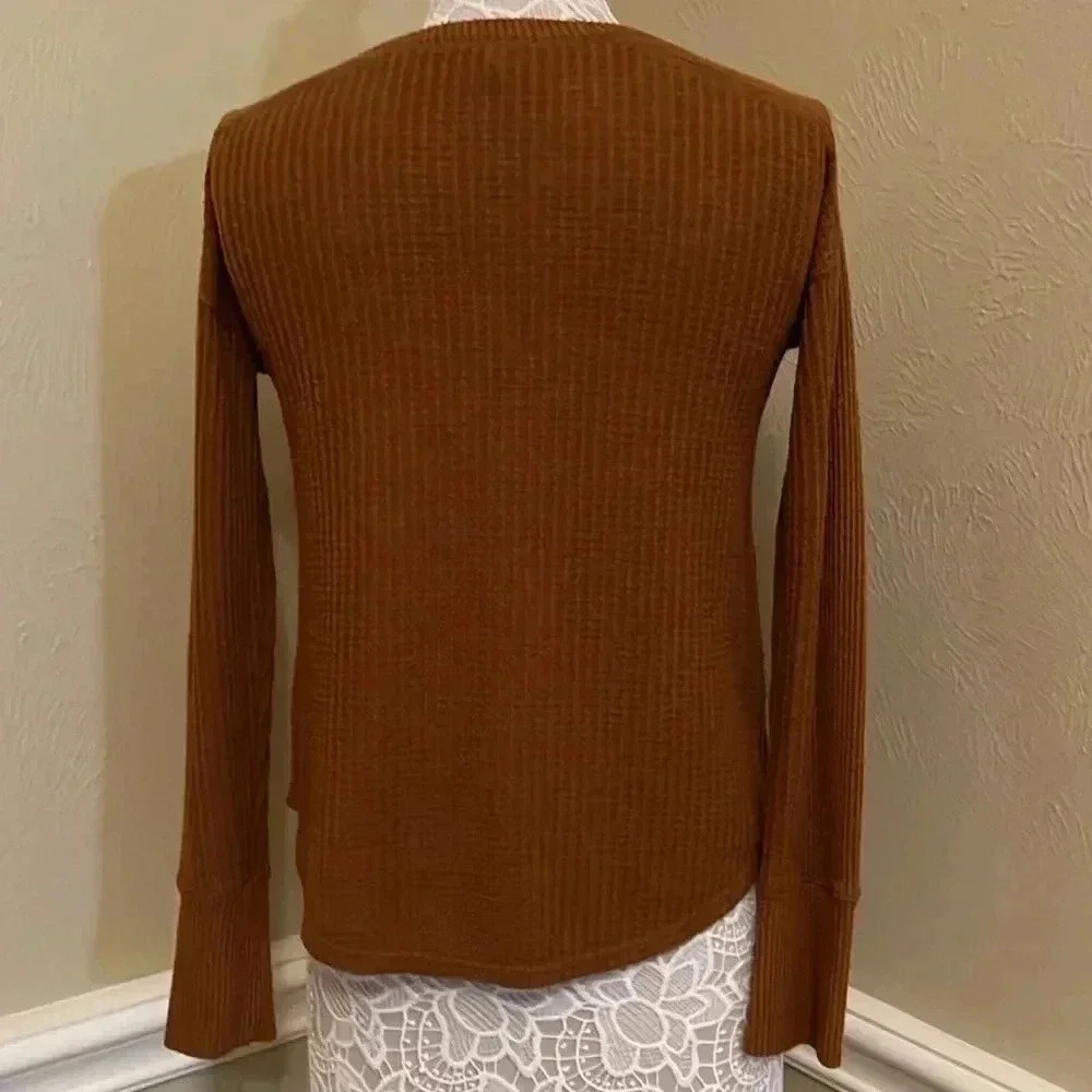 2/15 Rust colored top - Picture 3 of 7